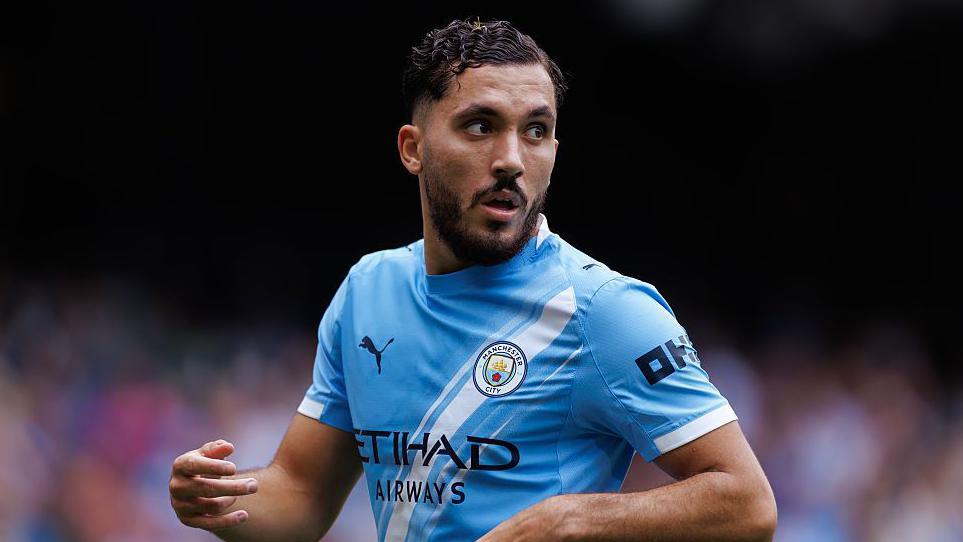 Rayan Cherki Bersinar, Man City Hancurkan Palace 4-1